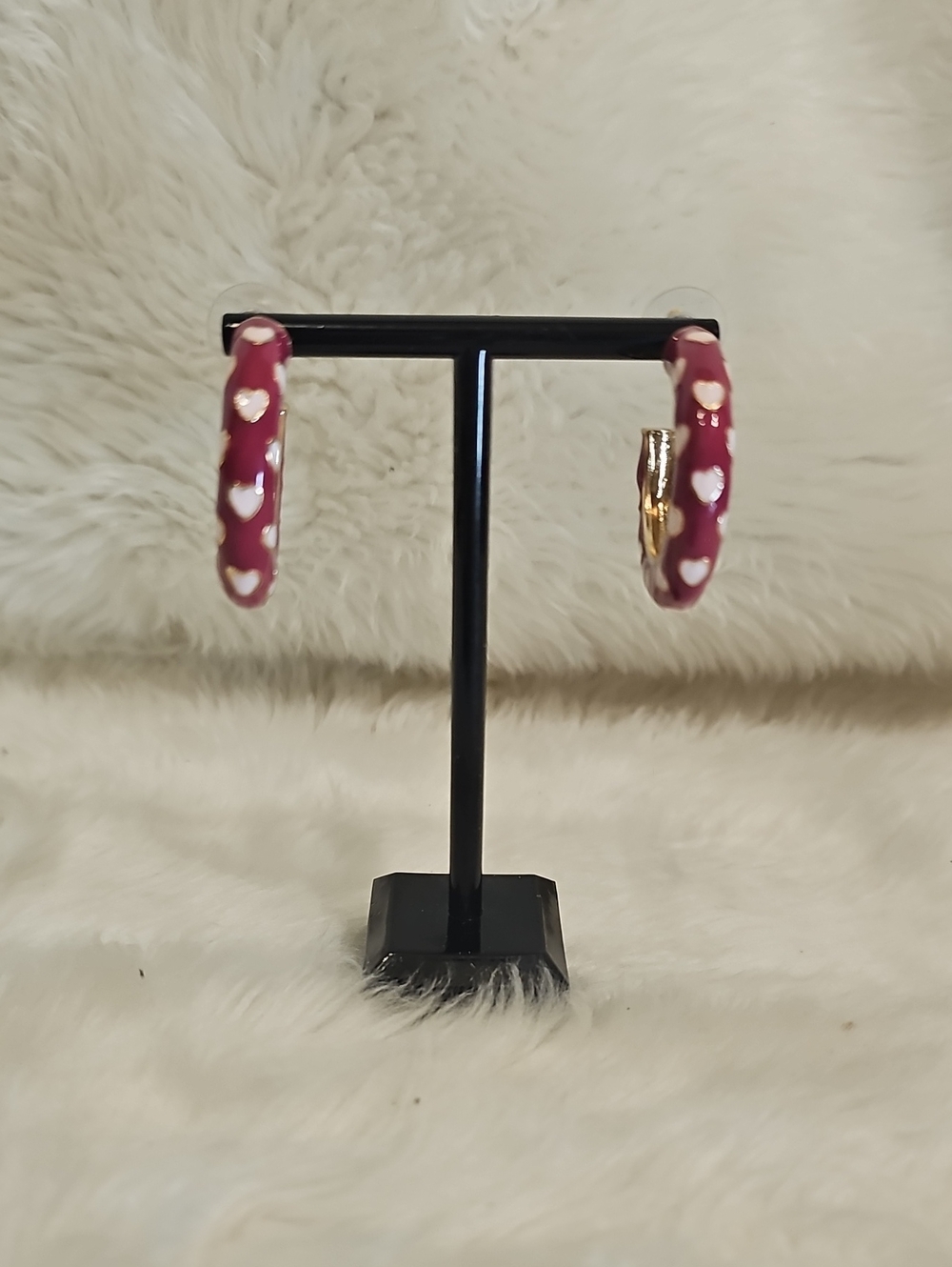 NWOT Pink White Heart Enamel Gold Tone Hoop Earrings 1.5"